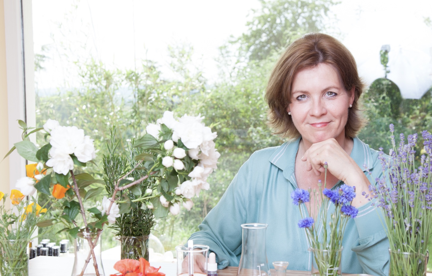 Founder von Sonnenberg Skincare Birgit Hentzler-Liepe. Als Heilpraktikerin und Kosmetikerin sind ihr die Heilkräfte von Pflanzen und Kräutern sehr wichtig